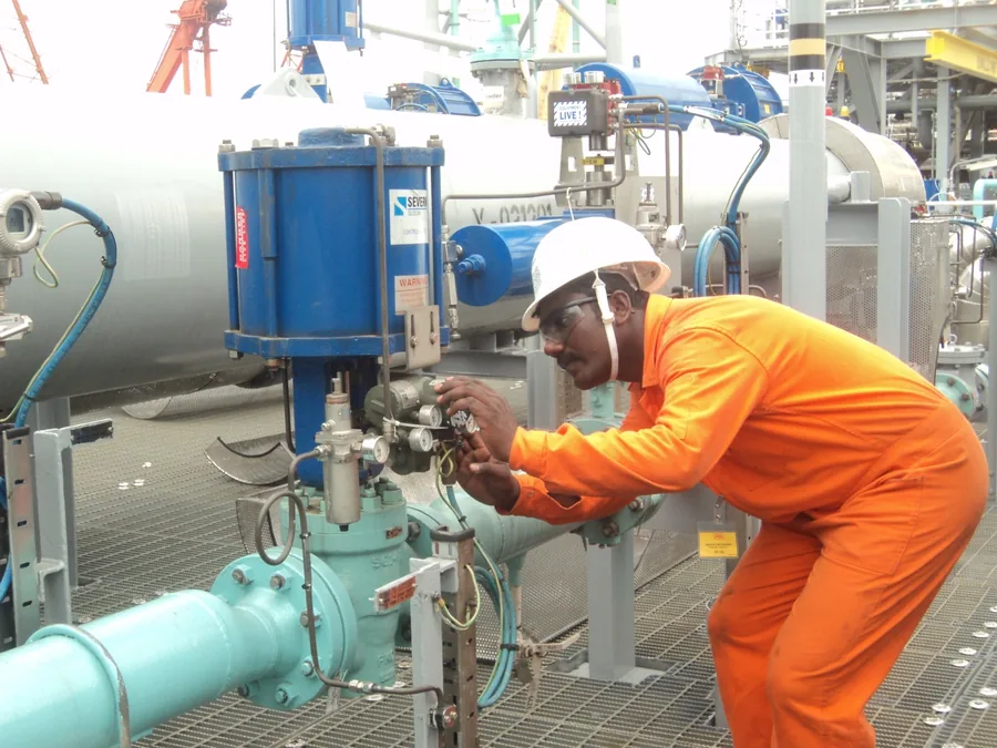Piston actuator mounting on an FPSO